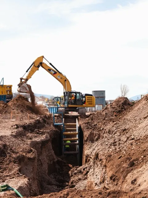 Construction site with monitored generators, fuel tanks and de-watering pumps connected to TAKEOVR telemetry