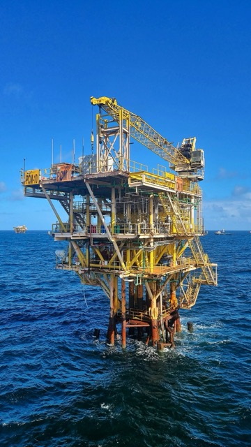Remote oil and gas site assets — wellheads, generators and storage tanks — under TAKEOVR condition-based monitoring